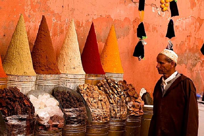 Visite le souk de Marrakech au Maroc