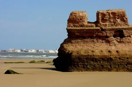 La baie, les îles purpuraires et l’îlot Mogador